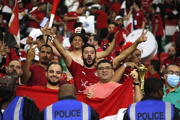 نواب مصر يؤجلون الجلسات ويسافرون على نفقة الشعب لمشاهدة نهائي كأس أفريقيا