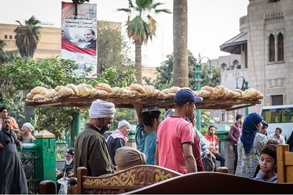 خوفا من احتجاجات قد تهدد النظام.. الحكومة المصرية تؤجل رفع أسعار الخبز 
