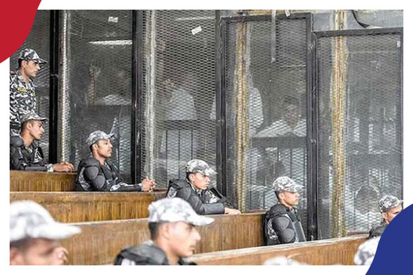علاء عبد الفتاح يبدأ إضراباً عن الطعام احتجاجاً على ظروف حبسه