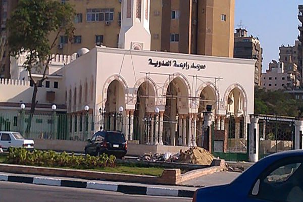 جامع رابعة بوسط القاهرة كان شاهدا على مذابح الانقلابيين ضد الشعب 